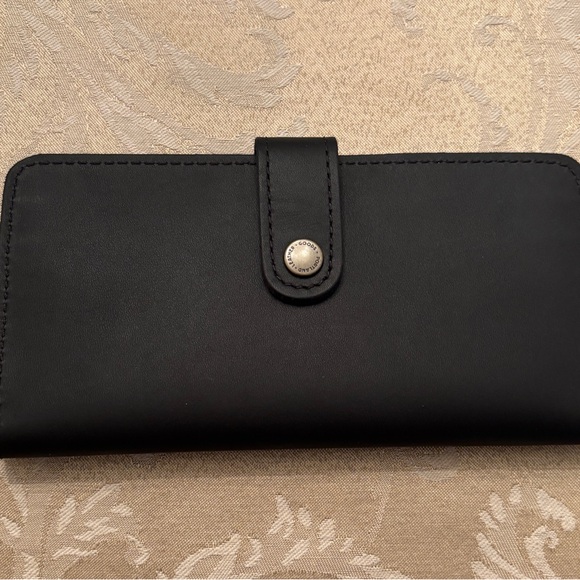 Portland Leather Black Women's Wallet - Picture 1 of 3